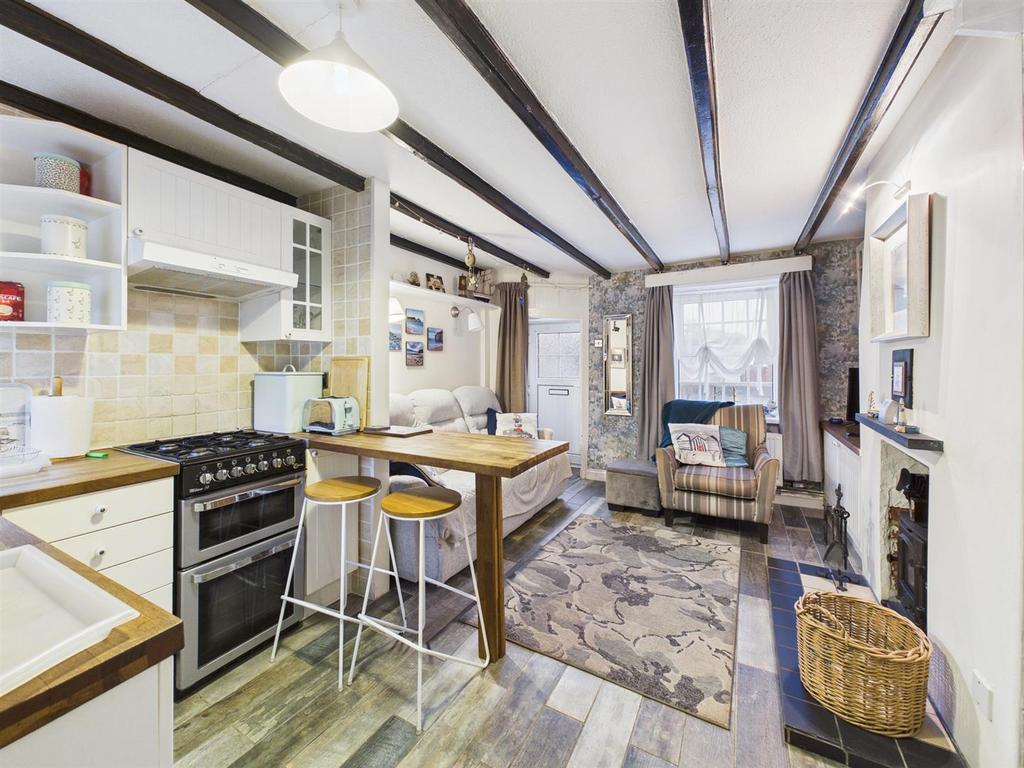 Open plan kitchen/living area:
