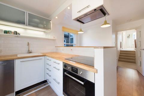 2 bedroom flat to rent, Keith Grove, London W12