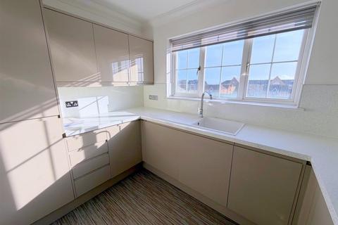 2 bedroom flat for sale, Golden Gate Way, Sovereign Harbour, Eastbourne
