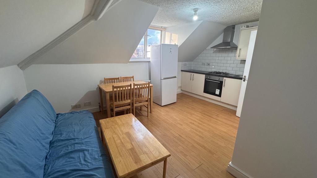 1 bed flat to rent King Street, Southall UB2