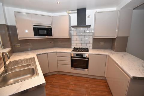 3 bedroom maisonette to rent, Whitnash Grove, Coventry