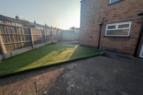3 bedroom maisonette to rent, Whitnash Grove, Coventry