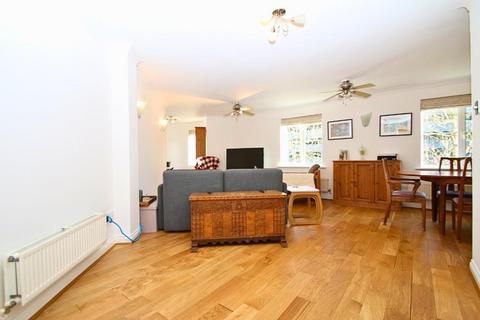 2 bedroom flat for sale, Century Court, Woking