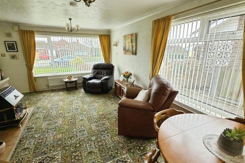 2 bedroom bungalow for sale, Clifford Drive, Oulton Broad, Lowestoft, Suffolk, NR33