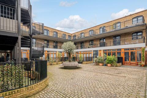 3 bedroom flat to rent, Tooting High Street, Tooting Broadway, London, SW17
