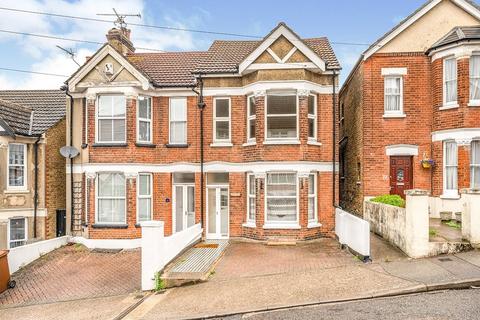 4 bedroom semi-detached house to rent, Wyles Road, Kent ME4
