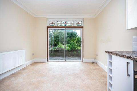 4 bedroom semi-detached house to rent, Wyles Road, Kent ME4