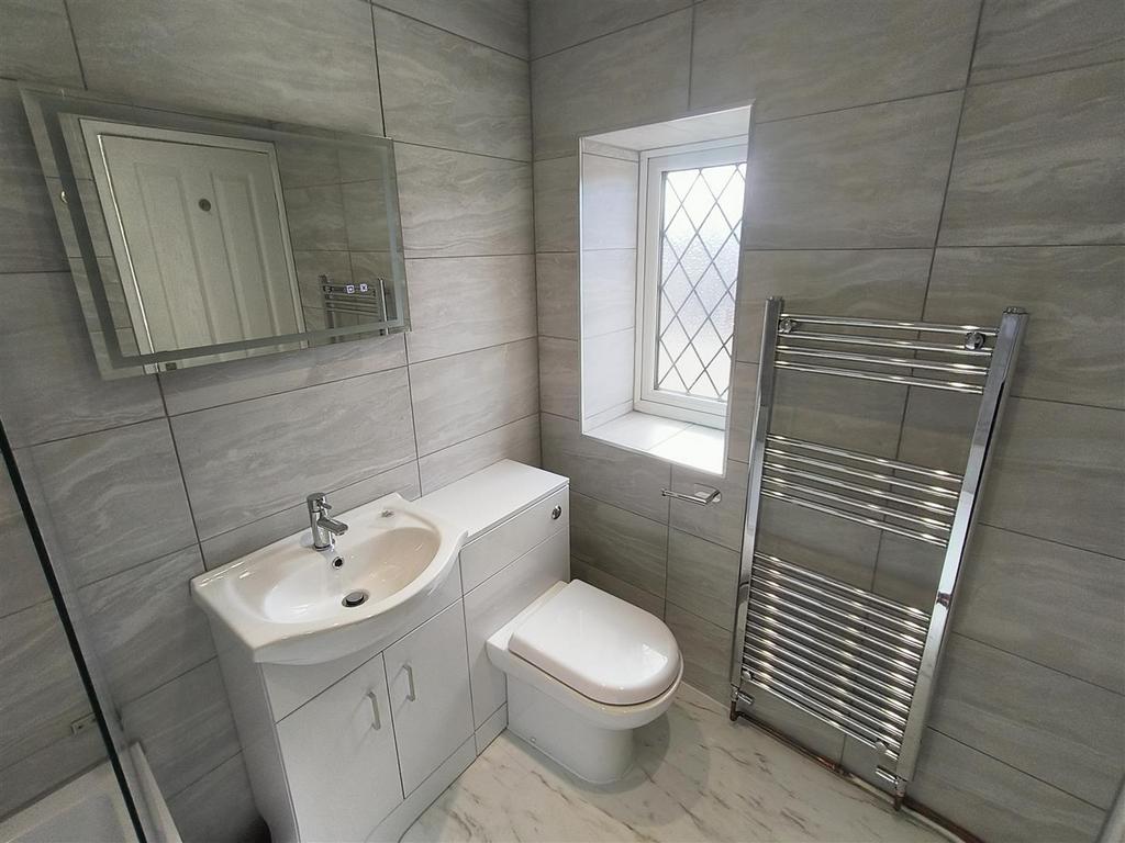 Bathroom 2.jpg