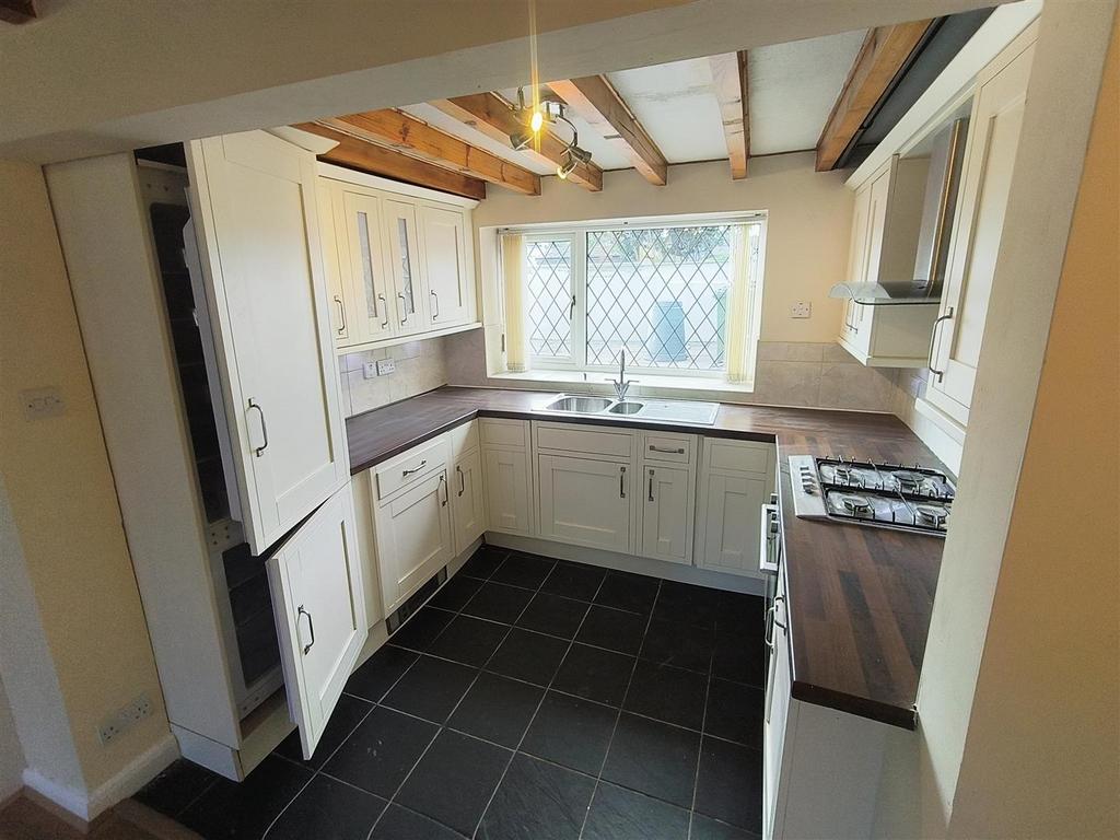 Kitchen 1.jpg