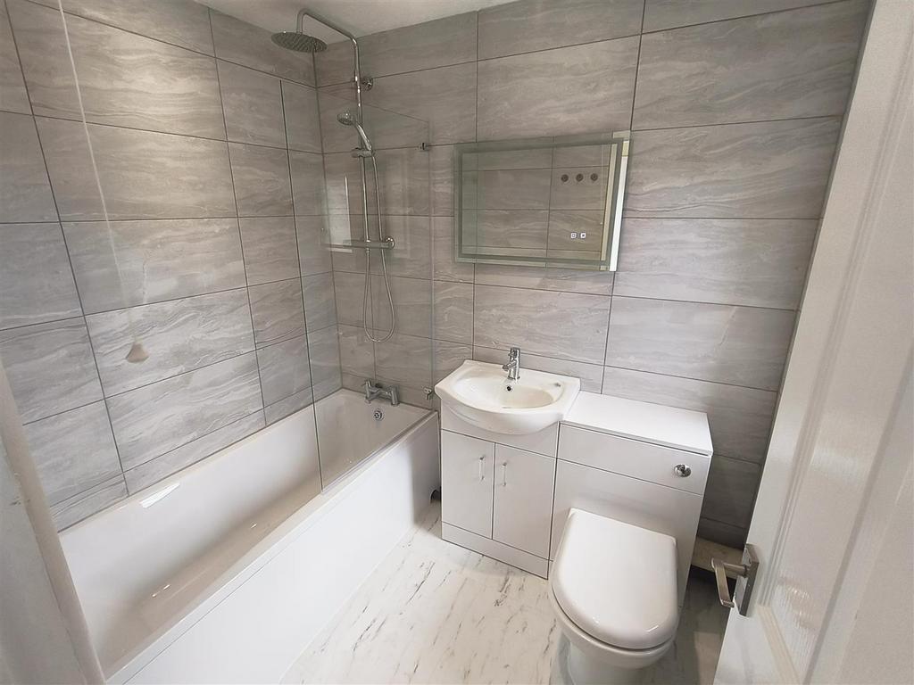 Bathroom 1.jpg