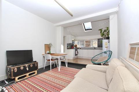 2 bedroom flat to rent, Stoke Newington Road, London N16
