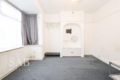 3 bedroom semi-detached house to rent, Rutland Road, Southall, UB1
