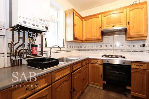 3 bedroom semi-detached house to rent, Rutland Road, Southall, UB1