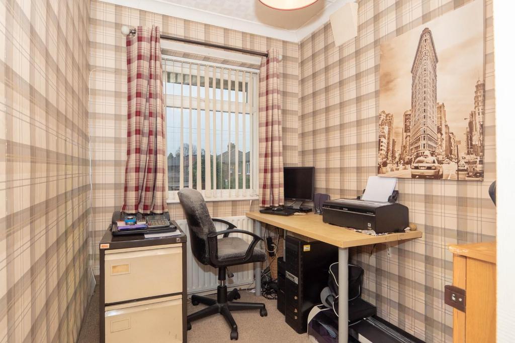 Bedroom/study