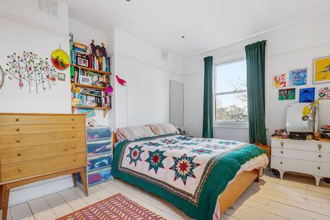 3 bedroom flat for sale, Flodden Road, London SE5