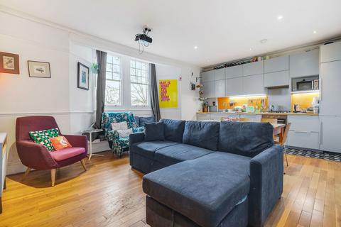 3 bedroom flat for sale, Flodden Road, London SE5