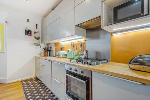 3 bedroom flat for sale, Flodden Road, London SE5