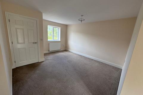 3 bedroom townhouse to rent, Faraday Close, Newark NG22