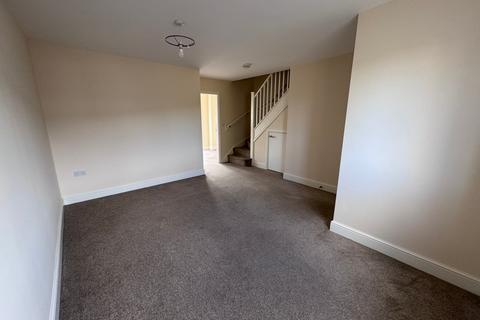 3 bedroom townhouse to rent, Faraday Close, Newark NG22