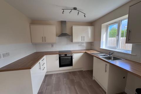 3 bedroom townhouse to rent, Faraday Close, Newark NG22