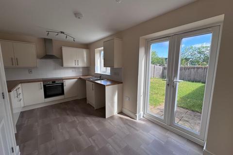 3 bedroom townhouse to rent, Faraday Close, Newark NG22