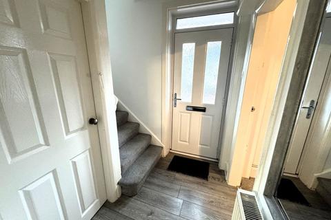 3 bedroom semi-detached house to rent, Forest Road, Newark NG22
