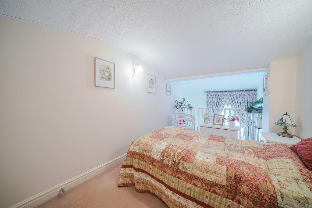 Galleried bedroom 2