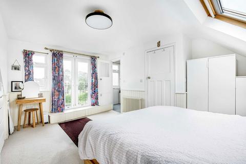 3 bedroom terraced house to rent, Broughton Avenue, Richmond TW10