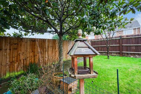 2 bedroom maisonette for sale, Delamere Gardens, Linslade