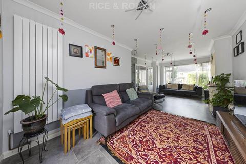 4 bedroom semi-detached house for sale, Keats Way, Crowthorne RG45