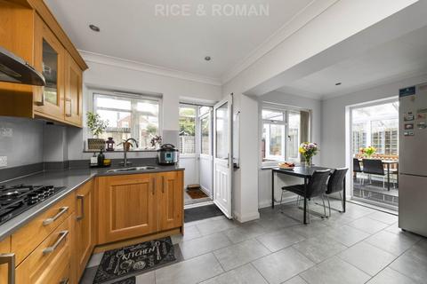 4 bedroom semi-detached house for sale, Keats Way, Crowthorne RG45