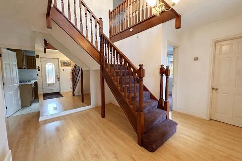 5 bedroom detached house for sale, Cottage Gardens, Great Billing, Northampton NN3