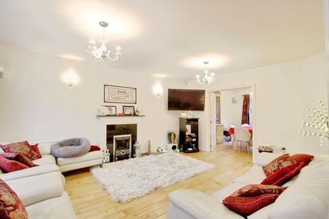 4 bedroom detached house for sale, Eastbury Way, Swindon, SN25
