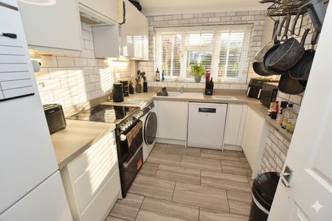 2 bedroom semi-detached bungalow for sale, St. Andrews Close, Margate, CT9