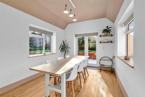 2 bedroom house for sale, Waldron Avenue, Brighton