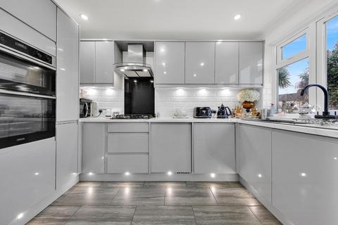 3 bedroom semi-detached house for sale, Rose Glen, Romford, RM7