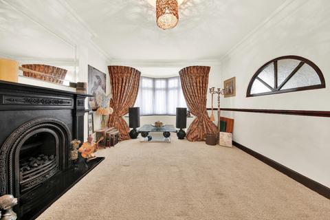 3 bedroom semi-detached house for sale, Rose Glen, Romford, RM7