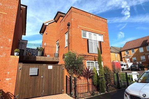3 bedroom detached house for sale, St. Wilfred Drive, East Cowes