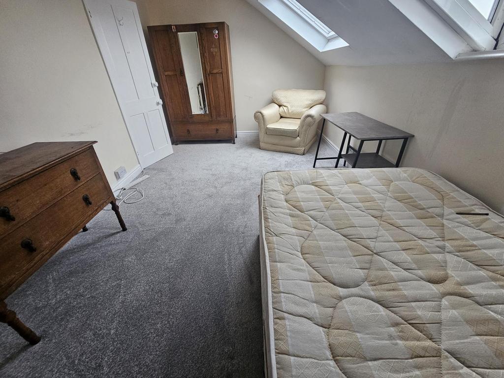 Bright, neatly presented attic-style bedroom wi...