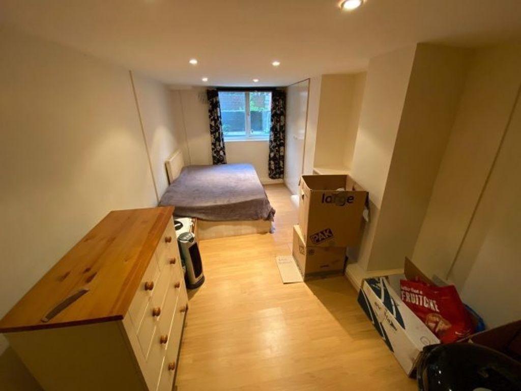 Bright, simply furnished double bedroom with la...