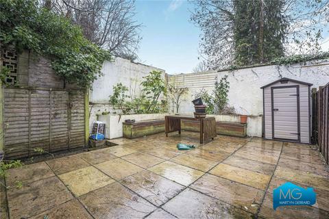 3 bedroom semi-detached house to rent, York Road, New Barnet, Hertfordshire, EN5
