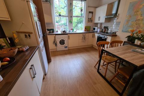 4 bedroom house to rent, Cliff Road, Leeds LS6