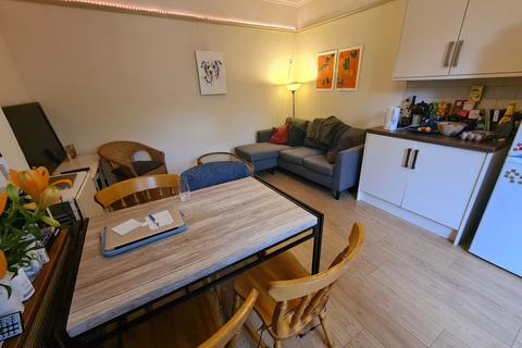 4 bedroom house to rent, Cliff Road, Leeds LS6