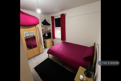 1 bedroom in a flat share to rent, Ashford Road, London, NW2