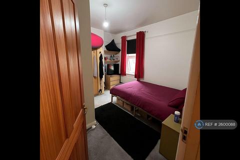 1 bedroom in a flat share to rent, Ashford Road, London, NW2