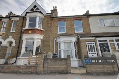 3 bedroom terraced house to rent, The Links, London, E17
