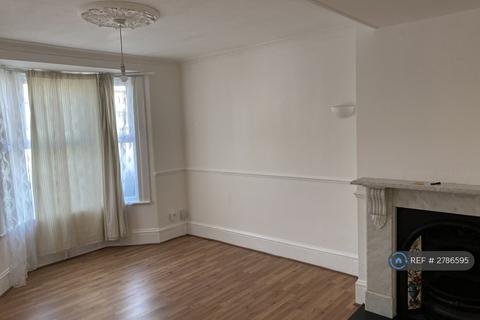 3 bedroom terraced house to rent, The Links, London, E17