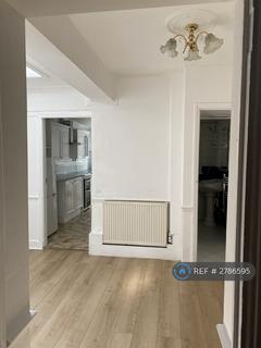3 bedroom terraced house to rent, The Links, London, E17