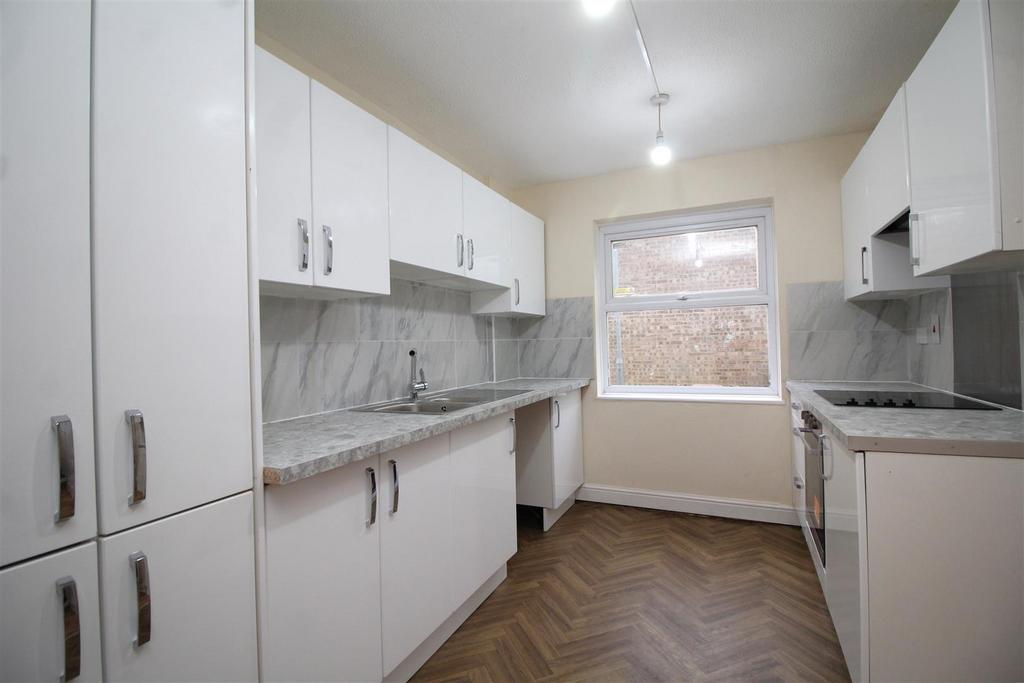 Kitchen 2 .JPG