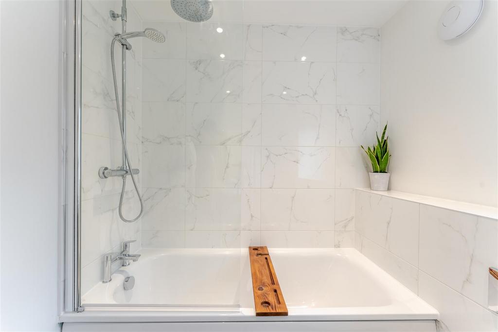 15 - bath &amp; shower.jpg